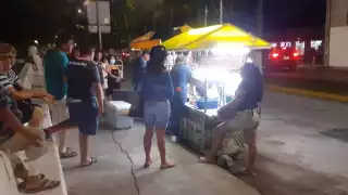 Vendedores de marquesitas en Cozumel revelaron que uno de los insumos principales, como el queso de bola, ha presentado aumento en su precio