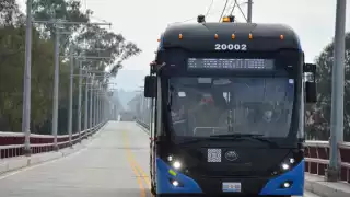 Ciudad de México abre pruebas del trolebús elevado en Iztapalapa