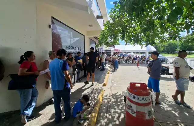 La administración estatal proyectó captar más de mil 800 millones de pesos por el pago de conductores, quienes enfrentan trabas, pérdida de tiempo y acoso de coyotes