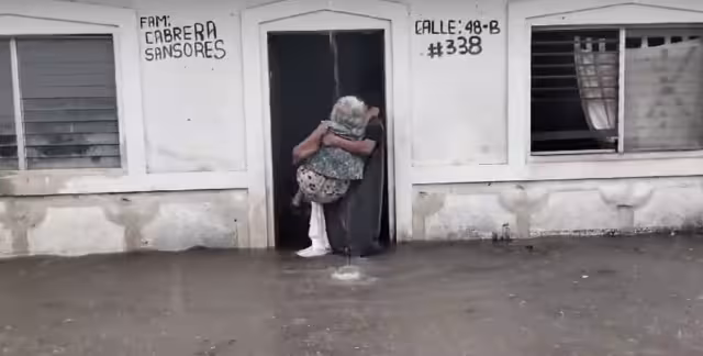 La casa de la abuelita se había inundado debido a las lluvias