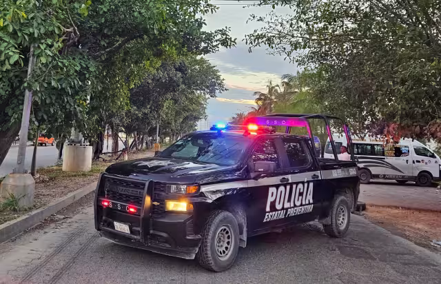 Unidades policiacas participaron en los operativos para detener a los sospechosos.