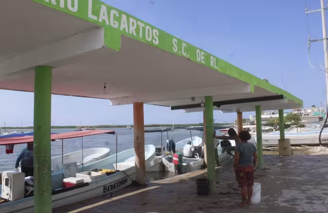 Lugareños lamentan que hombres de mar de otros puertos no respetan los límites marcados por boyas
