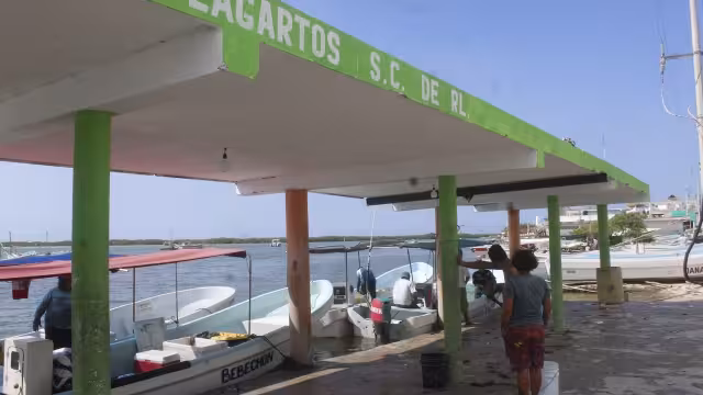 Lugareños lamentan que hombres de mar de otros puertos no respetan los límites marcados por boyas