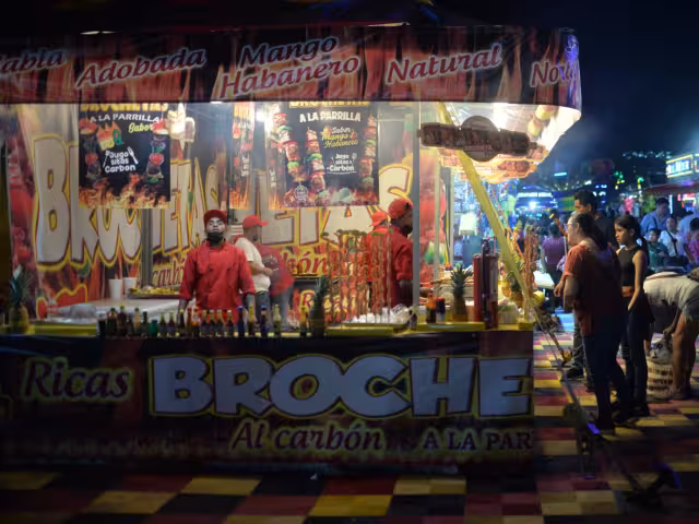 Una amplia oferta de antojitos conquista como cada año a los asistentes de la Feria de Xmatkuil
