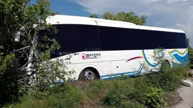 El autobús se salió del  camino unos 60 metros.