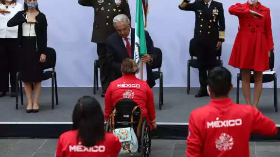 En Palacio Nacional, el Presidente López Obrador abanderó a la delegación mexicana que participará en los Juegos Paralímpicos de Tokyo2020 En Palacio Nacional, el Presidente López Obrador abanderó a la delegación mexicana que participará en los Juegos Paralímpicos de Tokyo2020