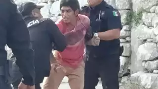Vecinos dicen no conocer al hombre y no se conocen los motivos de su detención