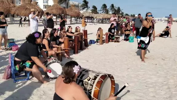 Llevan siete años juntas, provenientes de diferentes municipios del interior del Estado, con un amor en común: la danza Llevan siete años juntas, provenientes de diferentes municipios del interior del Estado, con un amor en común: la danza