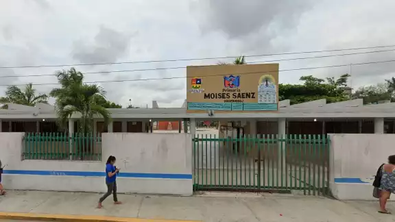 Policías escucharon ruidos extraños, al entrar descubrieron a un a pareja teniendo relaciones sexuales Foto: Google Maps Policías escucharon ruidos extraños, al entrar descubrieron a un a pareja teniendo relaciones sexuales Foto: Google Maps