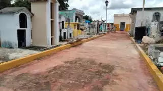 Profanadores de tumbas en el cementerio de Acanceh se roban hasta las rejillas