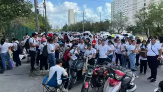 Estudiantes del  CREN  se manifiestan en la avenida Bonampak de Cancún: EN VIVO