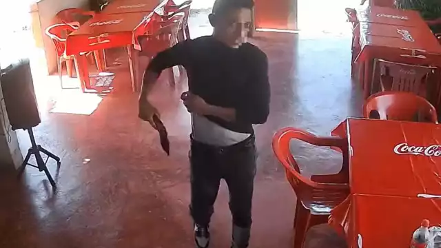 El asaltante murió de una herida de bala que le causó un derrame interno