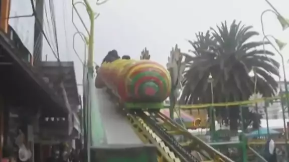 Por falta de mantenimiento el juego mecánico presentó fallas Por falta de mantenimiento el juego mecánico presentó fallas