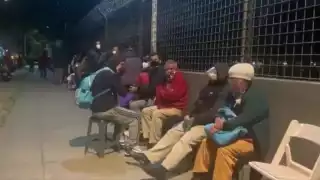 Los capitalinos se formaron en las inmediaciones del Palacio de los Deportes para recibir la vacuna anticovid