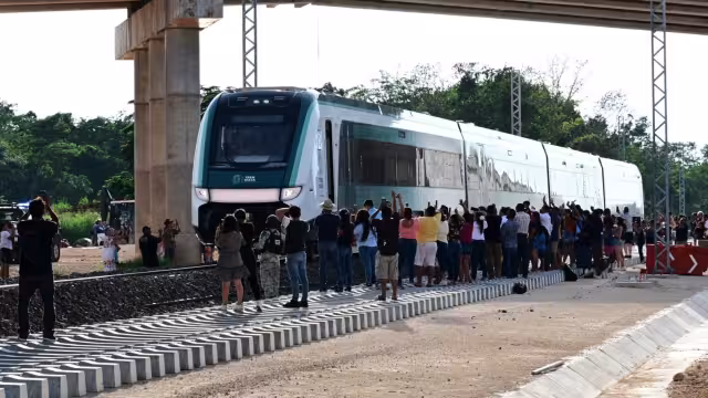 A partir de febrero del 2024 el tren operará a su máxima capacidad y se espera que pueda transportar a 2 mil cuatrocientas personas diariamente.