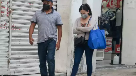 “Por los estereotipos de género ven ‘normal’ ser muy celoso (o posesivo) si eres hombre,  o si eres mujer, puedes revisar el celular de tu pareja y hacerle ‘escenas’ (de celos)
