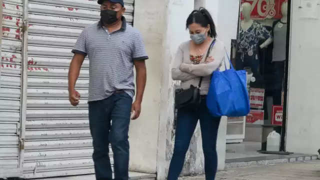 “Por los estereotipos de género ven ‘normal’ ser muy celoso (o posesivo) si eres hombre,  o si eres mujer, puedes revisar el celular de tu pareja y hacerle ‘escenas’ (de celos)