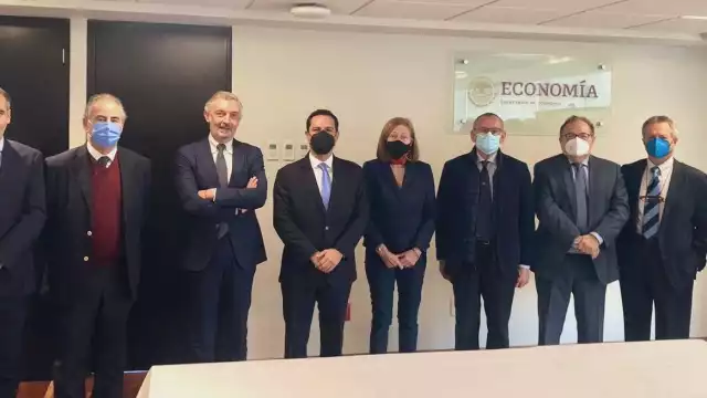 La reunión se llevó a cabo en la Ciudad de México como parte de la gira del gobernador