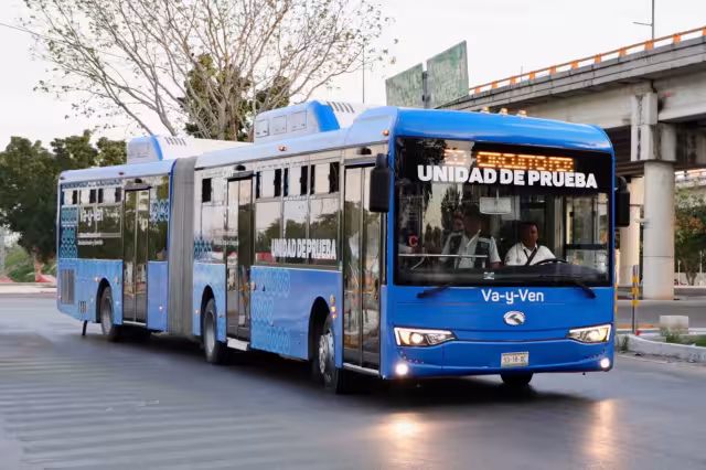 El demo de la unidad articulada de Va y Ven circuló en el Periférico de Mérida