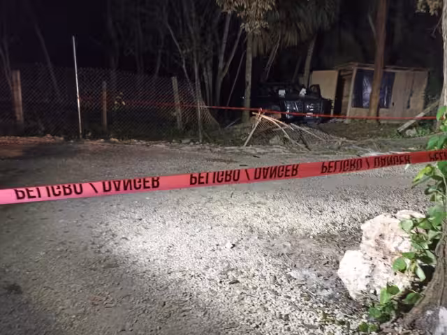 Llegaron al ejido Aarón Merino Fernández a bordo de dos camionetas blindadas y con armas blancas