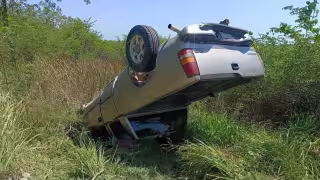 Muere conductor tras volcadura en carretera Sabancuy–Chekubul; señalan mal estado de la vía