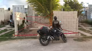 Vecina construye en la banqueta y vecinos la denuncian en redes sociales