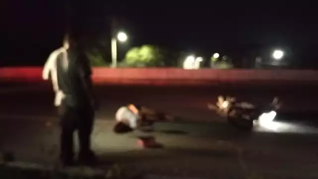 Dos jovencitas requieren hospitalización después de derrapar en puente de la carretera hacia Motul