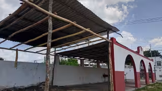 Acondicionan plaza de toros para reubicar a comerciantes en Tizimín