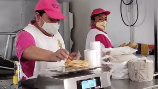 El precio de la canasta básica oscila entre 1,000.65 pesos (máximo) y 864.00 pesos (mínimo)