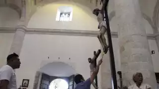 Feligreses asistieron al Viacrucis en la Catedral de Mérida