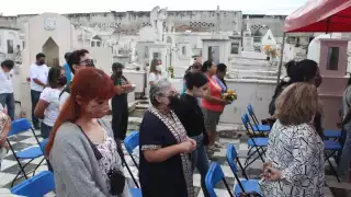 Pocas personas acudieron en la misa en el cementerio de Campeche