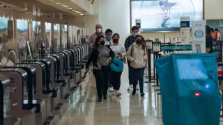 se informó que ayer por la noche no llegó el vuelo 842 de pernocta y los usuarios afectados fueron transferidos al 820