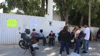 Sindicalizados de Semarnat realizan paro de labores por retraso de pagos en Campeche