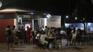 Para despedir el fin de semana, los campechanos dan un paseo por el Parque de Santa Lucía