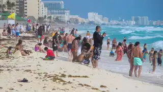 Los marinos y policía de Quintana Roo se encuentran haciendo recorridos a lo largo de la playa