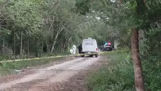 Elementos de la semefo se encuentran realizando el levantamiento del cuerpo