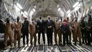 México recibe a otro grupo de más de 120 afganos conformado por reporteros y sus familias