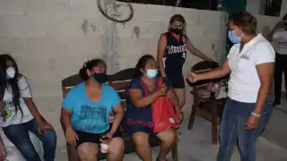 Manuelita Cocom de visita en la colonia Villas Amanecer en Kanasín