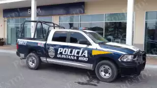 La mujer forcejeó con los asaltantes quienes realizaron dispararon lo que generó alerta en la plaza