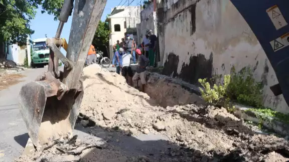 A pesar de desconocer el monto y no detallar el lugar de las obras, el Director de Obras Públicas aseguró que todas se hicieron con empresas campechanas A pesar de desconocer el monto y no detallar el lugar de las obras, el Director de Obras Públicas aseguró que todas se hicieron con empresas campechanas