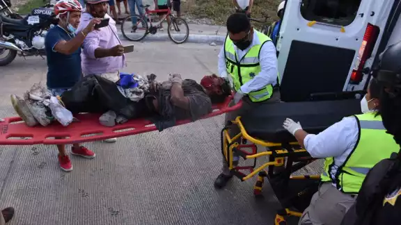Se pidió apoyo al Servicio de Atención Médica de Urgencia (SAMU), para brindar los primeros auxilios al victimado Se pidió apoyo al Servicio de Atención Médica de Urgencia (SAMU), para brindar los primeros auxilios al victimado