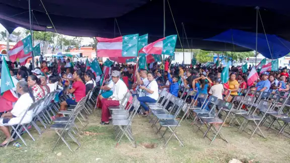 Renán Barrera inicia su campaña en Tahdziú con un deslucido evento Renán Barrera inicia su campaña en Tahdziú con un deslucido evento