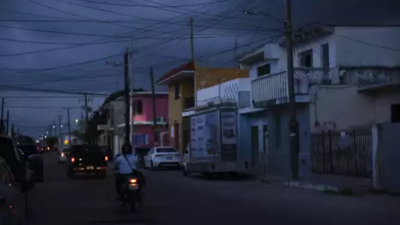 Calles del puerto quedan en total oscuridad al anochecer, lo que representa un peligro para los vecinos Calles del puerto quedan en total oscuridad al anochecer, lo que representa un peligro para los vecinos