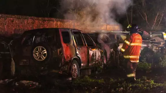 Se presume que el incendio en grúas Carmona pudo ser provocado Se presume que el incendio en grúas Carmona pudo ser provocado