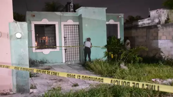Los vecinos dieron parte a las autoridades, luego de escuchar el ruido al interior de la casa