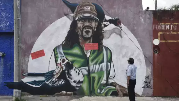 Rodrigo Leal explicó que para llevar a cabo un mural de este tipo, los artistas invierten tiempo y dinero en materiales Rodrigo Leal explicó que para llevar a cabo un mural de este tipo, los artistas invierten tiempo y dinero en materiales