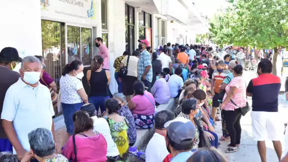 Los casos de COVID-19 se mantienen bajos Los casos de COVID-19 se mantienen bajos