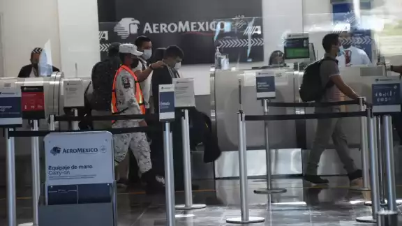 El hombre llegó a la terminal aérea a las 7:30 horas de este miércoles El hombre llegó a la terminal aérea a las 7:30 horas de este miércoles