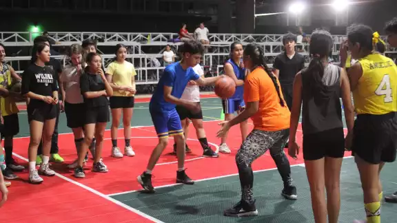 Los atletas se entrenan para diversas competencias estatales y nacionales Los atletas se entrenan para diversas competencias estatales y nacionales