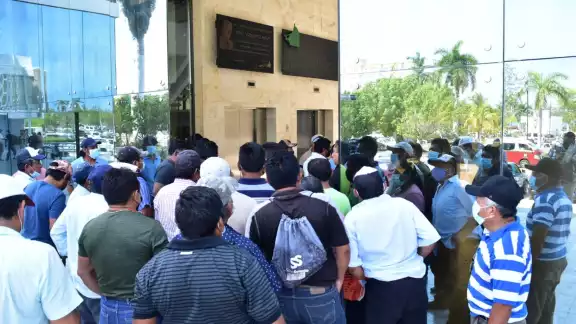 Hace unos días, los campesinos acusaron al Presidente Municipal de Hecelchakán de haberles entregado fertilizantes falsos Hace unos días, los campesinos acusaron al Presidente Municipal de Hecelchakán de haberles entregado fertilizantes falsos